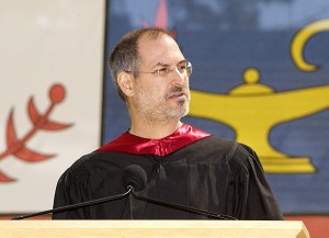 喬布斯2005年在史丹福大學致辭。(網上圖片)